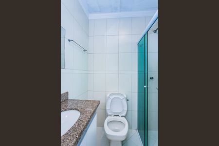 Casa de condomínio à venda com 230m², 3 quartos e 4 vagas Casa de condomínio à venda com 230m², 3 quartos e 4 vagasBanheiro suite 1