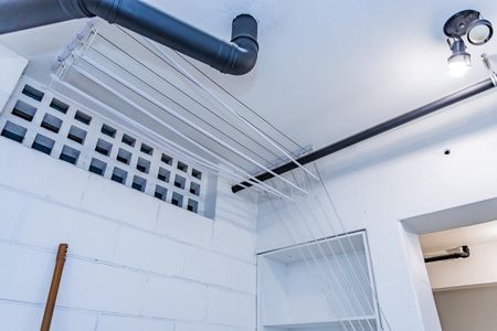 Casa de condomínio à venda com 230m², 3 quartos e 4 vagas Casa de condomínio à venda com 230m², 3 quartos e 4 vagasÁrea de Serviço