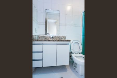 Casa de condomínio à venda com 230m², 3 quartos e 4 vagas Casa de condomínio à venda com 230m², 3 quartos e 4 vagasBanheiro suite 2
