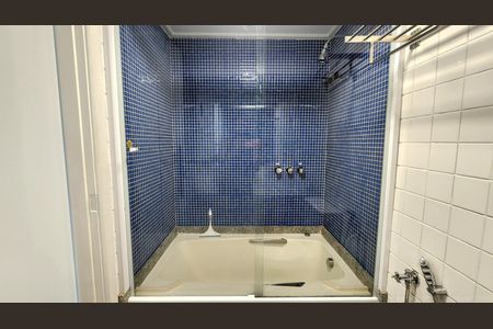 Studio para alugar com 31m², 1 quarto e 1 vaga Studio para alugar com 31m², 1 quarto e 1 vagaBanheiro