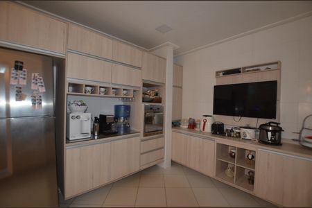 Casa à venda com 167m², 3 quartos e 2 vagasCozinha e Área de Serviço