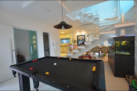 Casa à venda com 167m², 3 quartos e 2 vagasSala