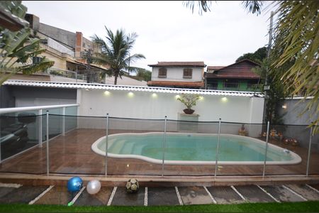 Casa à venda com 167m², 3 quartos e 2 vagasPiscina