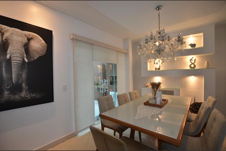 Sala de casa à venda com 3 quartos, 167m² em Vila Valqueire, Rio de Janeiro