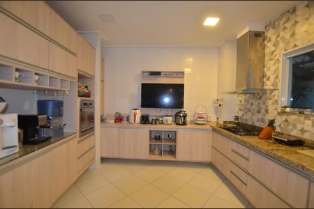 Casa à venda com 167m², 3 quartos e 2 vagasCozinha e Área de Serviço