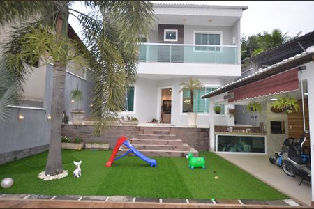Casa à venda com 167m², 3 quartos e 2 vagasFachada