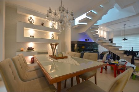 Sala de casa à venda com 3 quartos, 167m² em Vila Valqueire, Rio de Janeiro