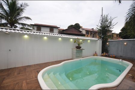 Casa à venda com 167m², 3 quartos e 2 vagasPiscina