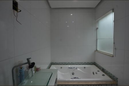 Casa à venda com 167m², 3 quartos e 2 vagasBanheiro da Suíte