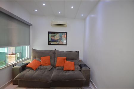 Casa à venda com 167m², 3 quartos e 2 vagasSala de TV