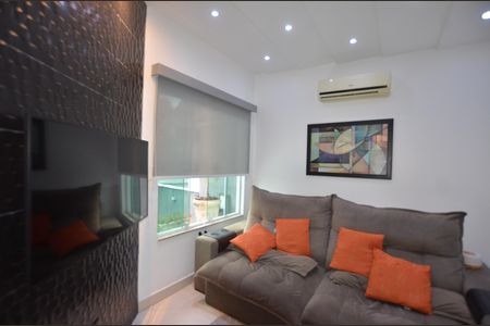 Casa à venda com 167m², 3 quartos e 2 vagasSala de TV