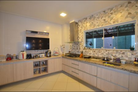 Casa à venda com 167m², 3 quartos e 2 vagasCozinha e Área de Serviço