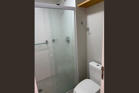 Banheiro  de apartamento à venda com 1 quarto, 55m² em Vila Madalena, São Paulo