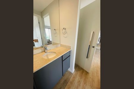 Banheiro de apartamento à venda com 1 quarto, 55m² em Vila Madalena, São Paulo