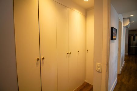 Apartamento à venda com 89m², 2 quartos e 2 vagas Apartamento à venda com 89m², 2 quartos e 2 vagasCloset da Suíte