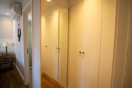 Apartamento à venda com 89m², 2 quartos e 2 vagas Apartamento à venda com 89m², 2 quartos e 2 vagasCloset da Suíte