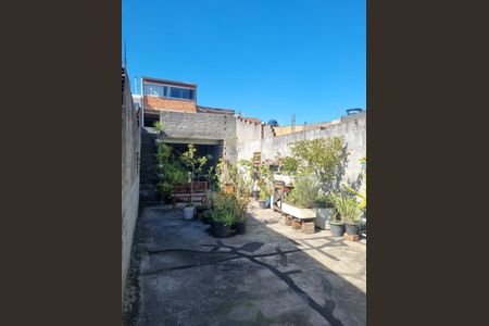 Casa à venda com 221m², 4 quartos e 2 vagas Casa à venda com 221m², 4 quartos e 2 vagasÁrea externa