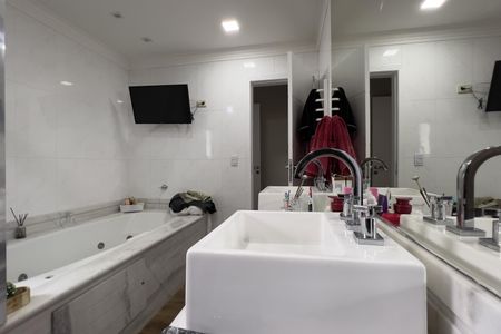 Casa à venda com 197m², 3 quartos e 2 vagasBanheiro da Suíte