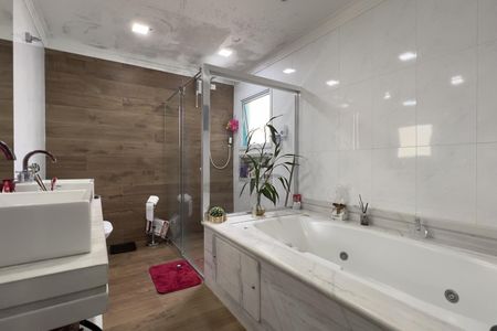 Casa à venda com 197m², 3 quartos e 2 vagasBanheiro da Suíte