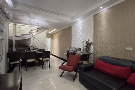 Casa à venda com 197m², 3 quartos e 2 vagasSala