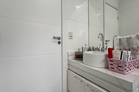 Casa à venda com 197m², 3 quartos e 2 vagasBanheiro 1