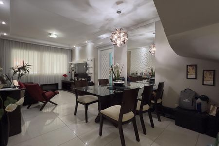 Casa à venda com 197m², 3 quartos e 2 vagasSala