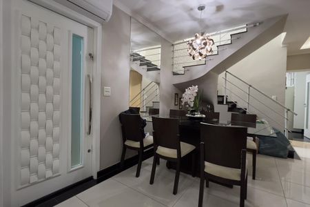 Casa à venda com 197m², 3 quartos e 2 vagasSala