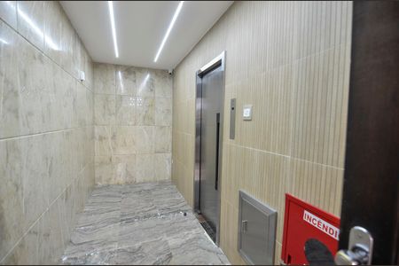 Apartamento para alugar com 80m², 3 quartos e 1 vaga Apartamento para alugar com 80m², 3 quartos e 1 vagaHall