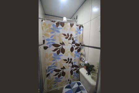 Banheiro de casa para alugar com 1 quarto, 55m² em Cabuís, Nilópolis