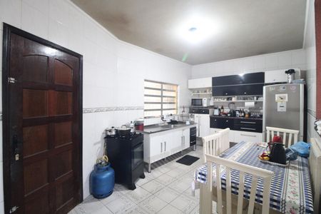 Casa à venda com 325m², 3 quartos e 3 vagasCozinha