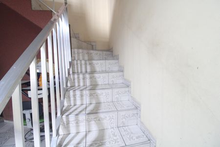 Casa à venda com 325m², 3 quartos e 3 vagasEscada para os quartos