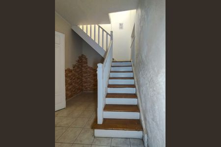 Casa à venda com 453m², 8 quartos e 1 vaga Casa à venda com 453m², 8 quartos e 1 vagaEscada