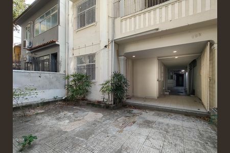 Casa à venda com 453m², 8 quartos e 1 vaga Casa à venda com 453m², 8 quartos e 1 vagaGaragem