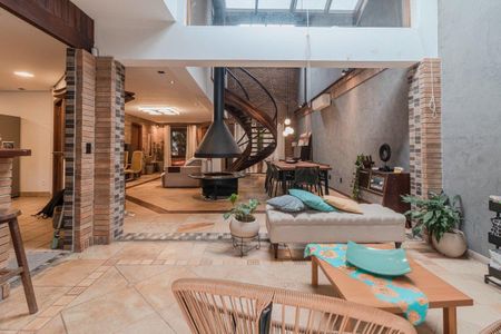 Casa para alugar com 375m², 4 quartos e 4 vagas