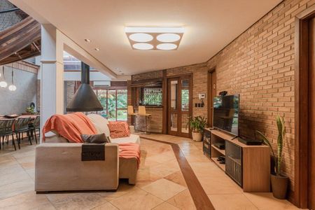 Casa para alugar com 375m², 4 quartos e 4 vagas