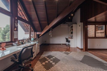 Casa para alugar com 375m², 4 quartos e 4 vagas