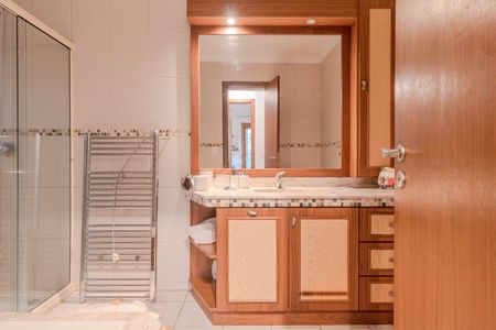 Casa para alugar com 375m², 4 quartos e 4 vagas