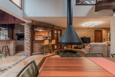 Casa para alugar com 375m², 4 quartos e 4 vagas