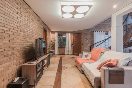 Casa para alugar com 375m², 4 quartos e 4 vagas