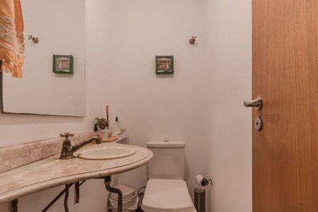 Casa para alugar com 375m², 4 quartos e 4 vagas