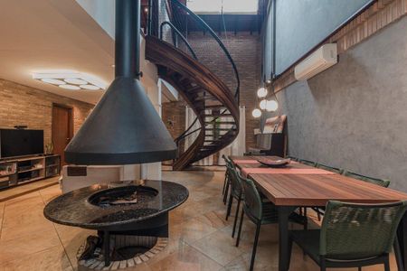 Casa para alugar com 375m², 4 quartos e 4 vagas