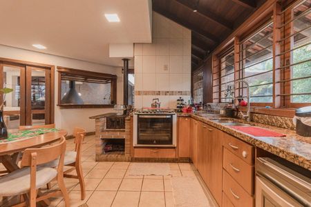 Casa para alugar com 375m², 4 quartos e 4 vagas