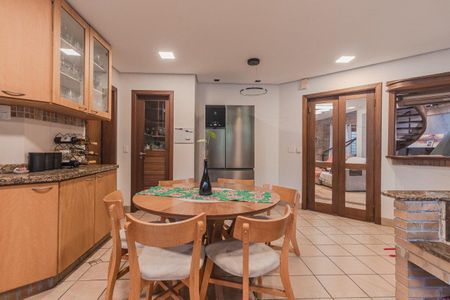 Casa para alugar com 375m², 4 quartos e 4 vagas