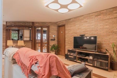 Casa para alugar com 375m², 4 quartos e 4 vagas