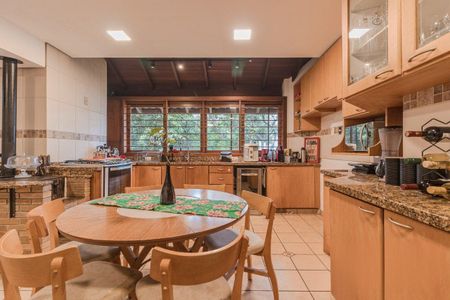 Casa para alugar com 375m², 4 quartos e 4 vagas