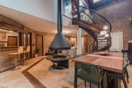 Casa para alugar com 375m², 4 quartos e 4 vagas