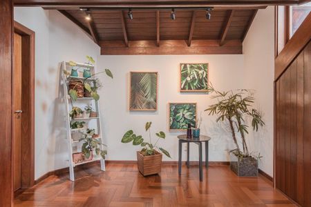 Casa para alugar com 375m², 4 quartos e 4 vagas