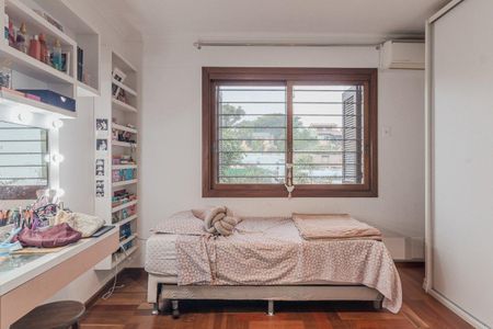 Casa para alugar com 375m², 4 quartos e 4 vagas