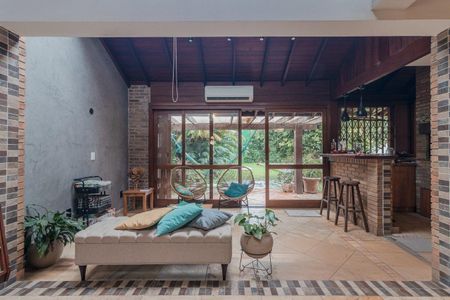 Casa para alugar com 375m², 4 quartos e 4 vagas