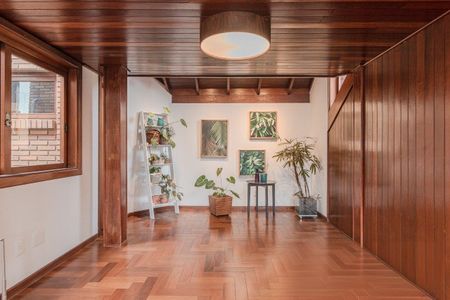 Casa para alugar com 375m², 4 quartos e 4 vagas